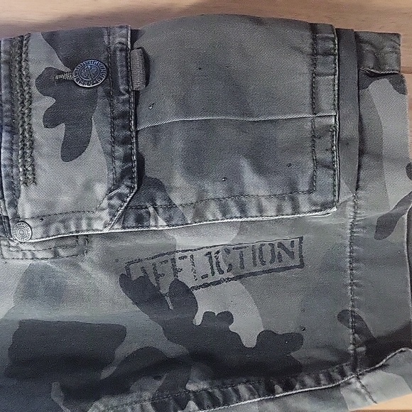 Mens Affliction Cargo Camo Shorts Bottoms - Picture 3 of 11